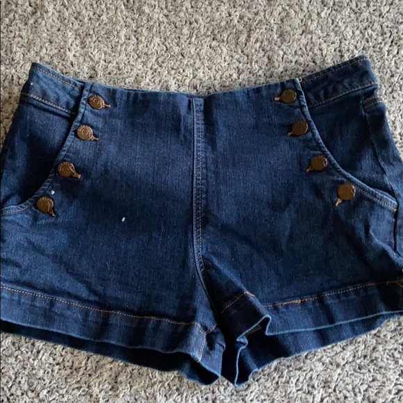 Cute jean short-shorts with sailor buttons. - Picture 1 of 3